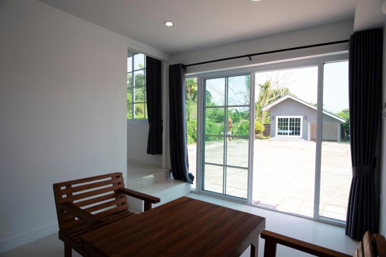 Bhive Hotel Nakhon Phanom Buitenkant foto