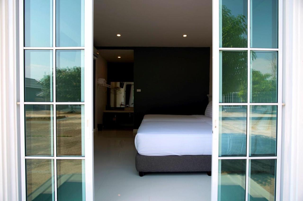 Bhive Hotel Nakhon Phanom Buitenkant foto