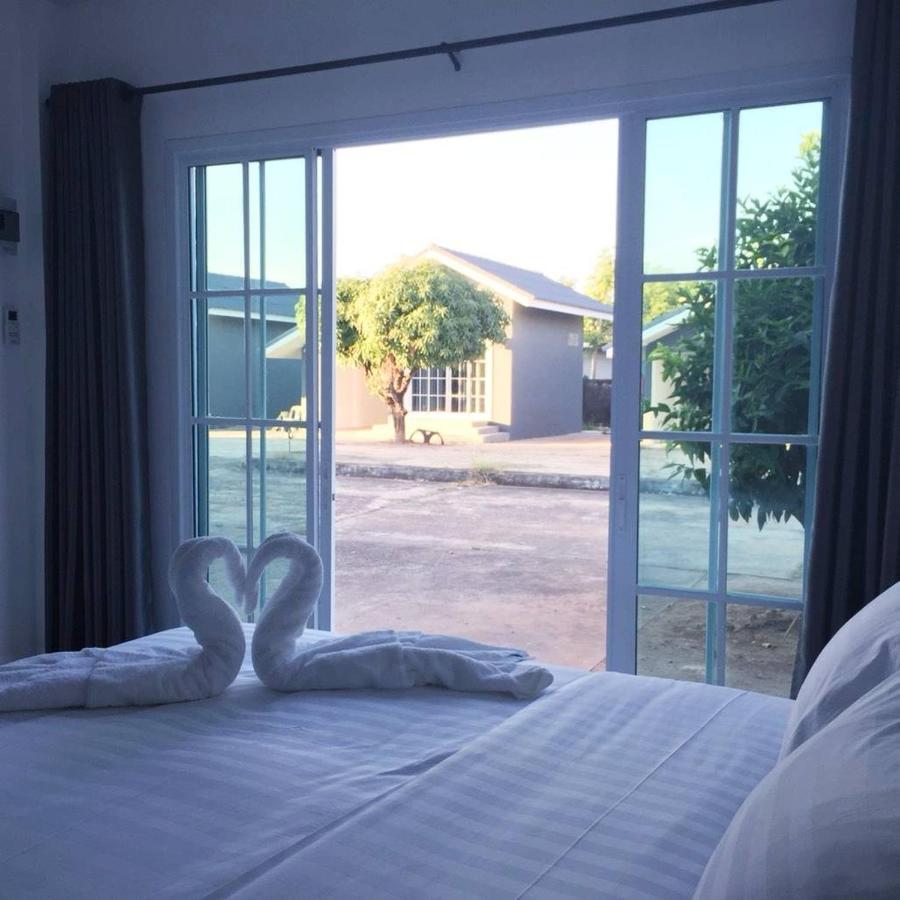 Bhive Hotel Nakhon Phanom Buitenkant foto