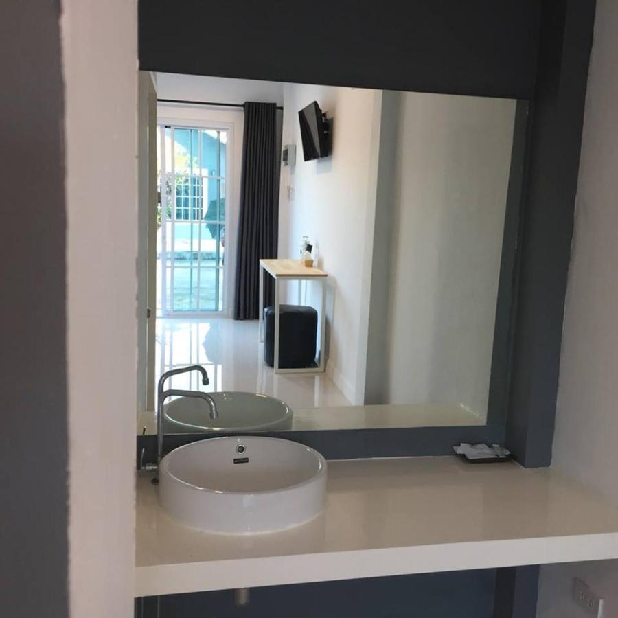 Bhive Hotel Nakhon Phanom Buitenkant foto