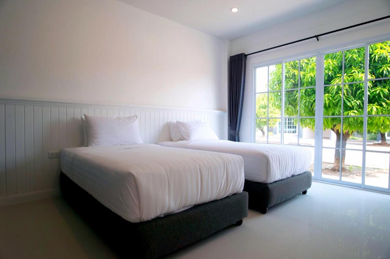 Bhive Hotel Nakhon Phanom Buitenkant foto